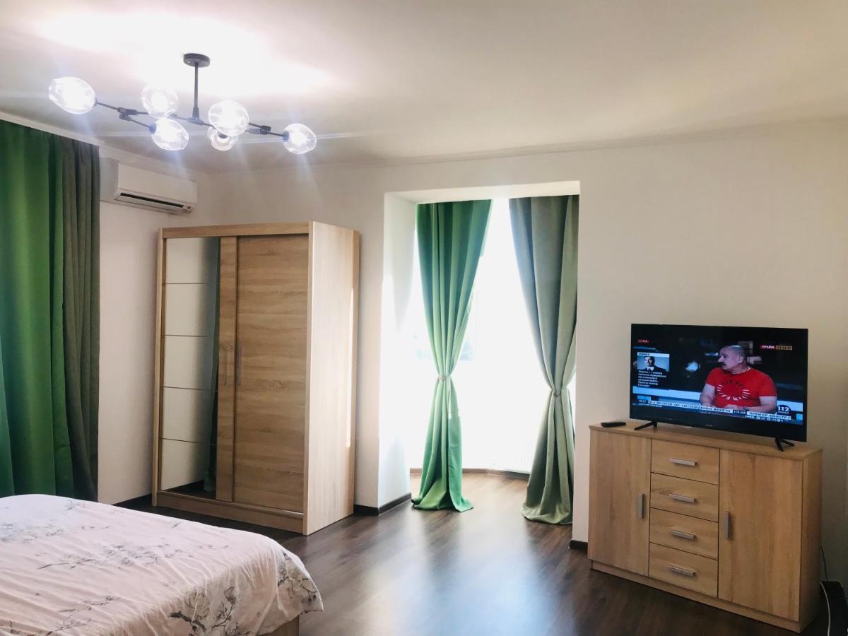 Naberezhna 10, Central Lutsk Apartment Exterior photo